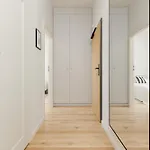 Apartman Bright 2-bedroom By Renters *