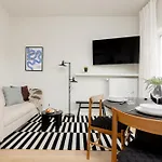 Bright 2-bedroom By Renters Apartman *