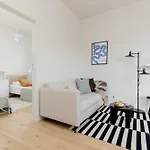 Bright 2-bedroom By Renters 아파트