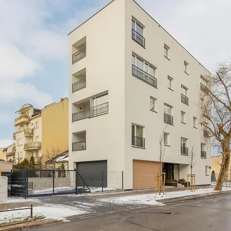 Bright 2-bedroom By Renters Apartament