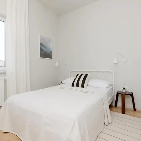 Apartament Bright 2-bedroom By Renters *