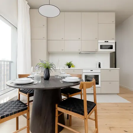 Bright 2-bedroom By Renters *