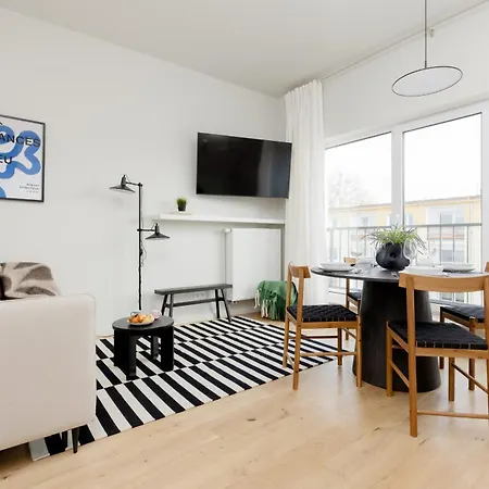 Bright 2-bedroom By Renters Apartament *