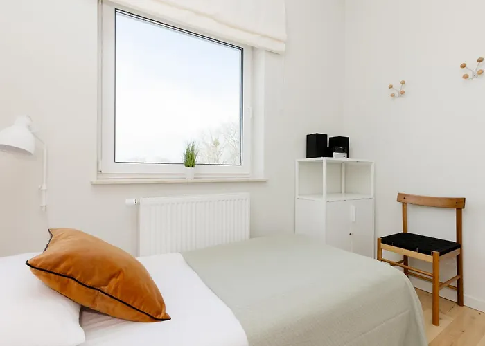 Bright 2-bedroom By Renters * 바르샤바