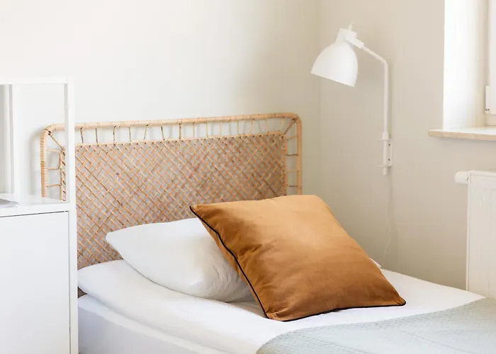 Bright 2-bedroom By Renters 바르샤바