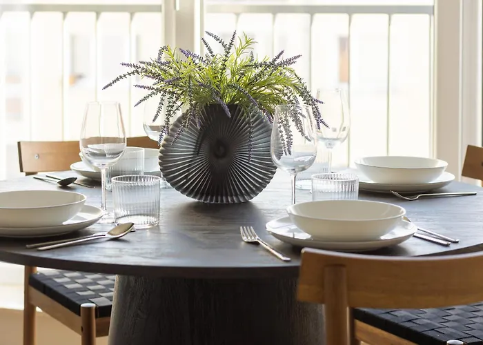 Bright 2-bedroom By Renters 아파트 *