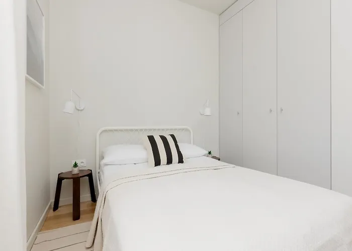 Bright 2-bedroom By Renters 아파트 *