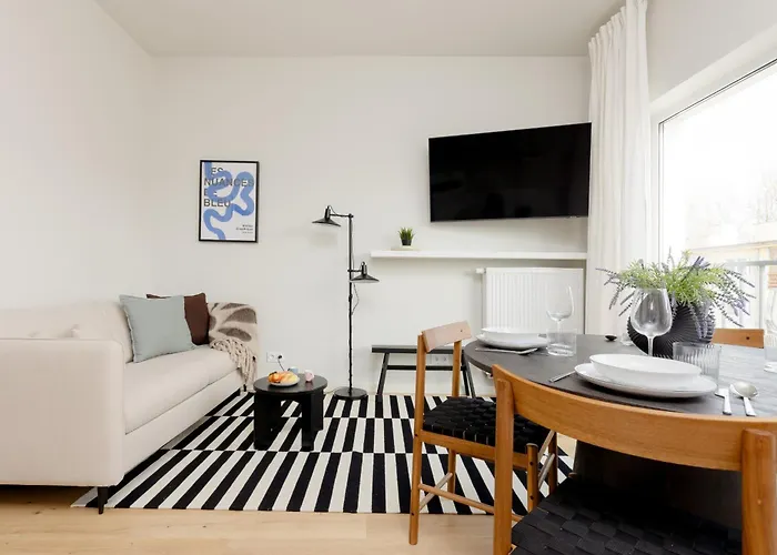 Bright 2-bedroom By Renters 아파트 *