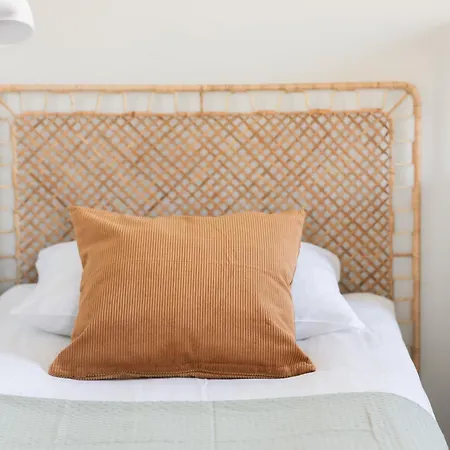 Bright 2-bedroom By Renters Appartement