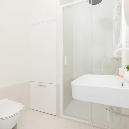 Appartement Bright 2-bedroom By Renters Warschau
