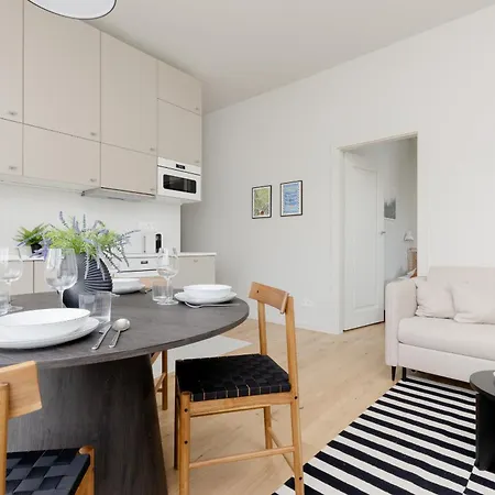 Bright 2-bedroom By Renters Appartement *